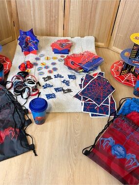 Spider-Man Red & Blue Party Supplies Kit - Official Marvel Style